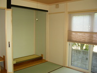 モダン和室。
畳敷きの床の間と和風ﾌﾞﾗｲﾝﾄﾞで
すっきりした和室に仕上げました。