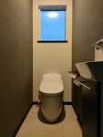 掃除のしやすいタンクレストイレ。