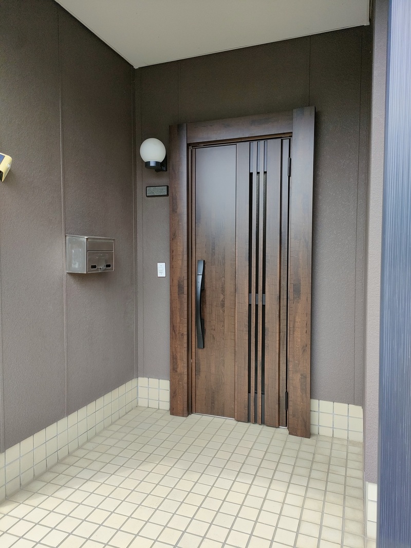 先進的窓リノベ　玄関ドアリフォーム　防犯ドア　採風ドア　長岡市
長岡市リフォーム補助金(エクステリアリフォーム)