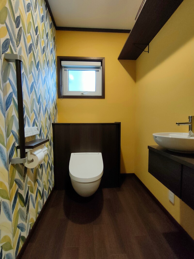 トイレリフォーム　フロートトイレ　黄色い壁紙　長岡市(トイレリフォーム)