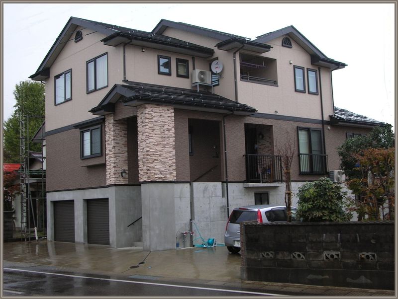 高床式住宅　屋根融雪　二世帯住宅　小千谷　長岡 高床
三世帯住宅　高床住宅　克雪　小千谷市　耐雪　ツーバイフォー
タイル外壁(３階建て住宅)