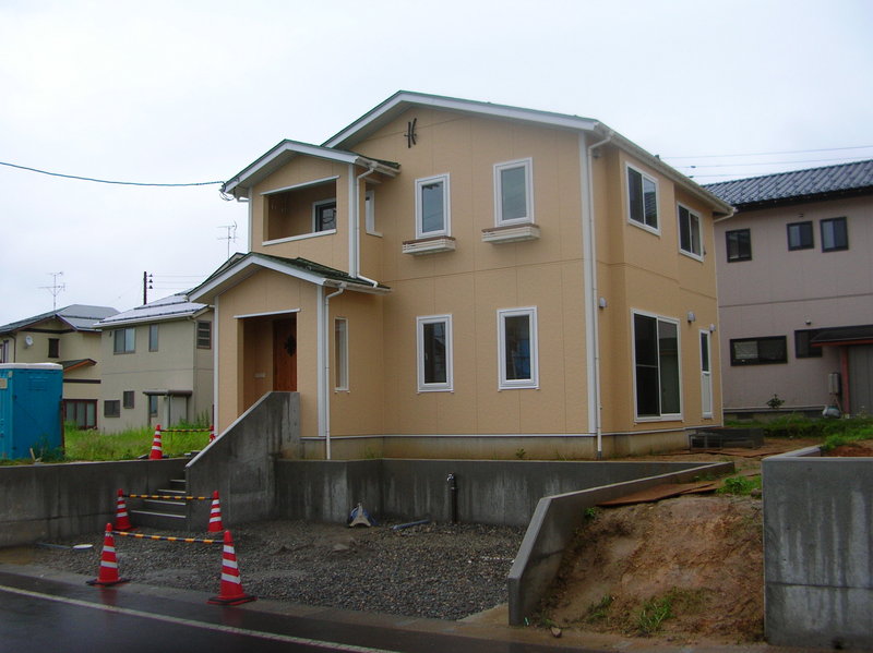 長岡　ニュータウン　ローコスト住宅　省エネ　ツーバイフォー
オール電化　畜熱　(省エネ住宅)