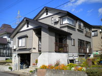 工事完了。
屋根工事と同時に外壁の塗装工事も。
足場組立～解体まで 全工程約一ヶ月です。