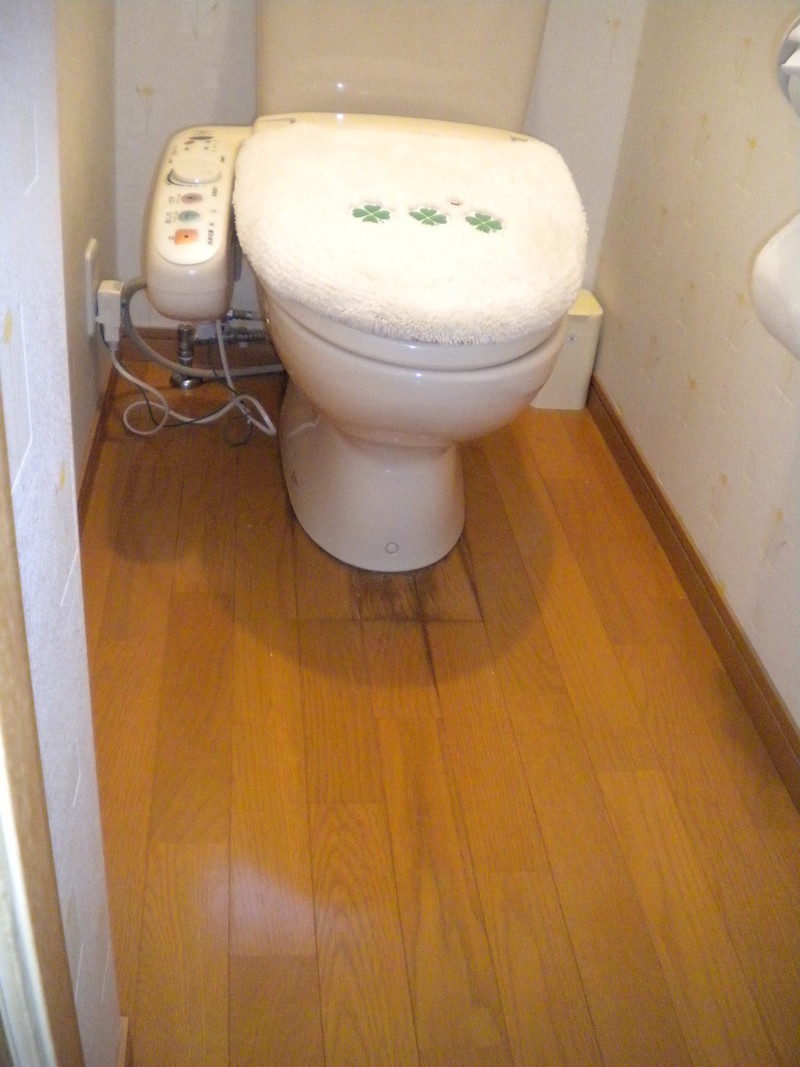 トイレリフォーム トイレ（床）リフォーム【長岡市】 耐水､耐アンモニア仕様のフローリング