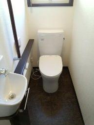 トイレリフォーム　小千谷市　トイレカウンター　バリアフリー
トイレ床　はりかえ　トイレ手洗い　ツーバイフォー(トイレリフォーム)