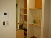 調理をしながら後片付けをしながら
ちょっと休んだり学校のプリントに目を通したり。