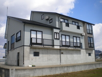 ステンレス屋根は１６年経過しても良好な状態。
今回はメンテナンス不要でした。