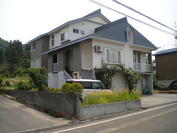 外壁　張替え　塗装　小千谷市　長岡市　ガーデニング　リフォーム　白い外壁
高床式　まるごとリフォーム　全面リフォーム　基礎塗装(全面リフォーム)