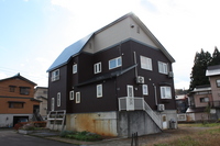 【施工完了】
ガレージよりも上も綺麗になりました。
近づいてみてみると…⇒
