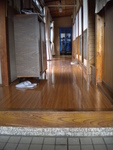 玄関・廊下　床施工前
トイレ工事と同時に廊下の床も張りました。