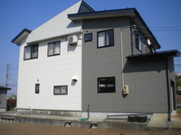 ツートン配色が目立つ角度から
屋根の流れ方を境目に変更しました