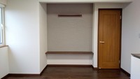クローゼットを撤去して１畳分の余裕スペース。
スッキリ使えるようにTVやPC機器をとりまとめました。