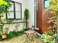 中土間は一人で寛ぐ場所でもあり､人が集まったときはＢＢＱも。
