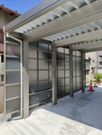 強い風が通り抜ける北側には波板パネルを設置。