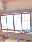 内窓設置（和室）
和室の雰囲気そのままの格子付き、和紙調ガラスの内窓。障子紙の汚れや破れの心配がなく、手間のかかる張替えの必要もありません。